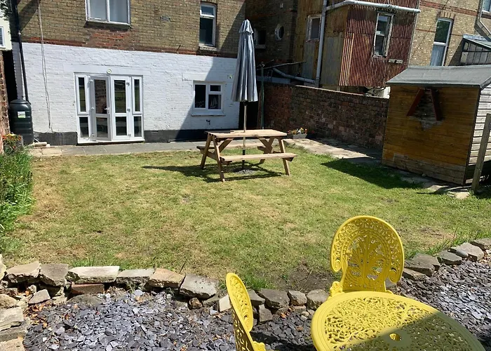 Ryde Beach Garden Apartment