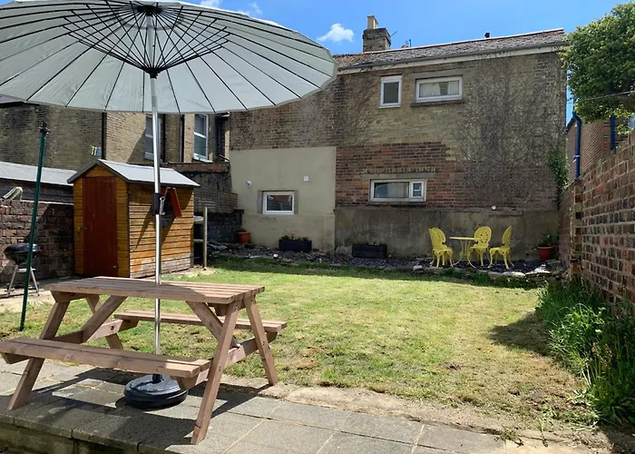 Ryde Beach Garden Apartment