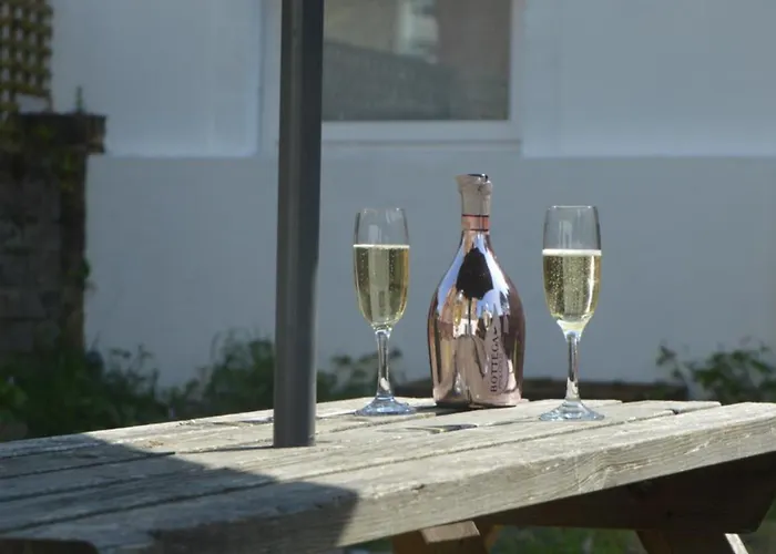 Ryde Beach Garden Apartment